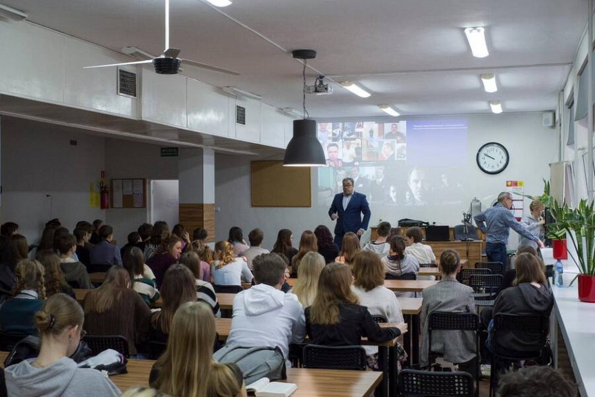 Dzień Politologa w II LO – inspirujące spotkanie z ekspertami