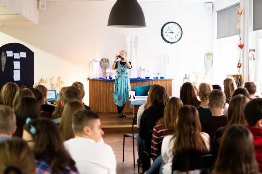 Spotkanie z poetką Danutą Olczak pt."Poetycki dotyk anioła"