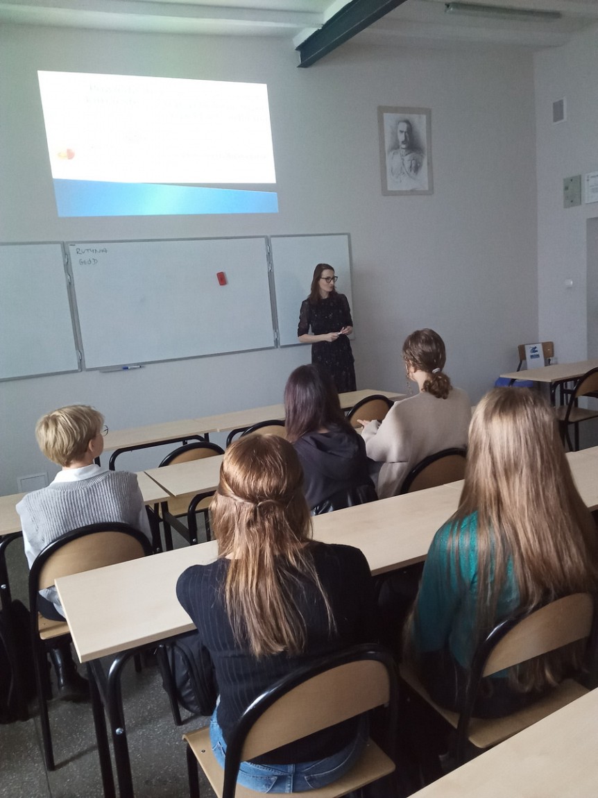 "Powiedz mi, co jesz, a powiem Ci, kim jesteś - o psychologicznych aspektach jedzenia" - spotkanie z dr n. med. Agatą Juruć z Akademii Nauk Stosowanych w Koninie.