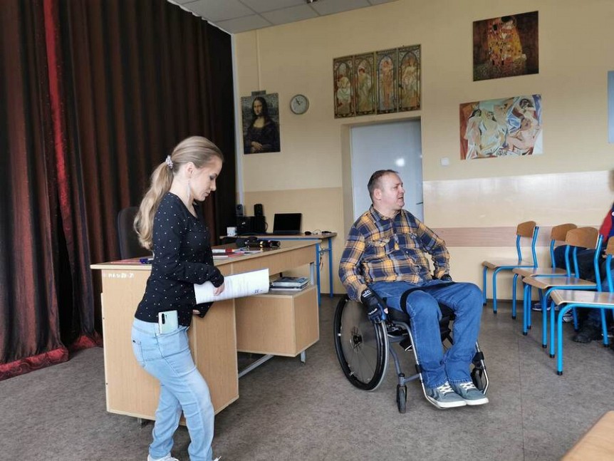 Nie tylko bariery architektoniczne...Spotkanie z pracownikami i przedstawicielami Fundacji Podaj Dalej im. Doktora Piotra Janaszka