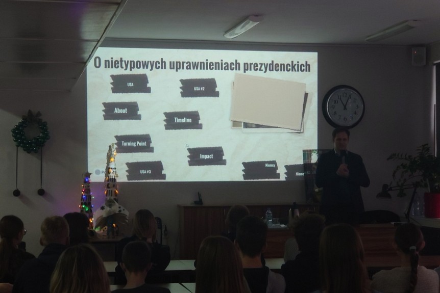 Dzień Politologa w II LO im. K.K. Baczyńskiego w Koninie