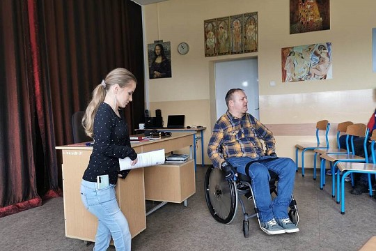 Nie tylko bariery architektoniczne...Spotkanie z pracownikami i przedstawicielami Fundacji Podaj Dalej im. Doktora Piotra Janaszka